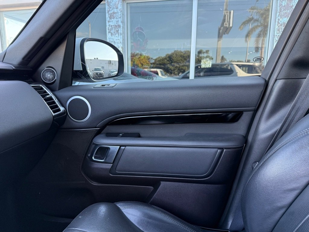 Used 2019 Land Rover Discovery SE image 33