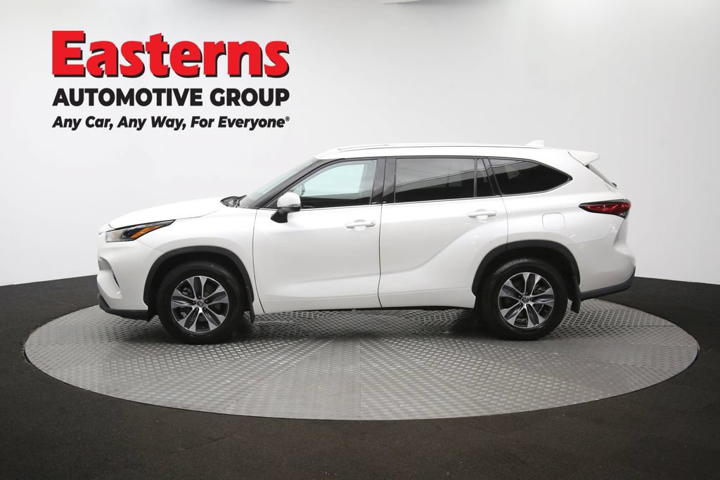 Used 2021 Toyota Highlander XLE AWD/4WD image 61