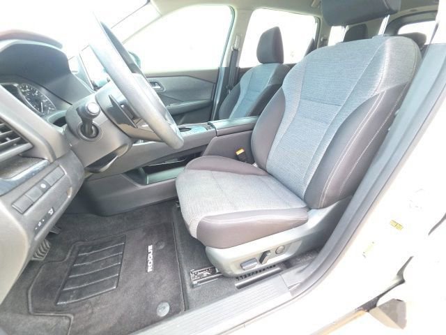 Used 2023 Nissan Rogue SV image 14