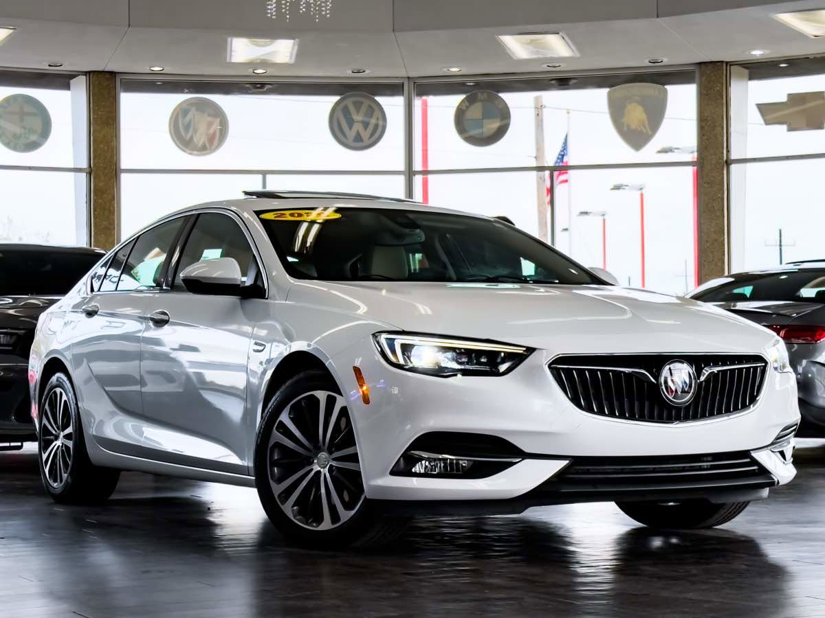 Used 2019 Buick Regal Essence w/ Driver Confidence Package I image 1