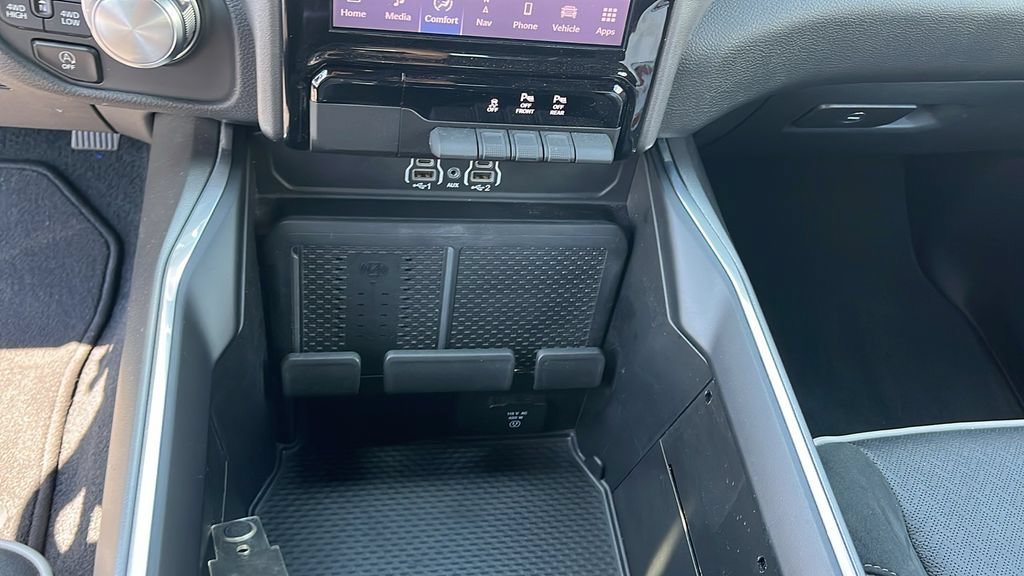 Used 2025 RAM 1500 Laramie w/ Sport Appearance Package AWD/4WD image 14
