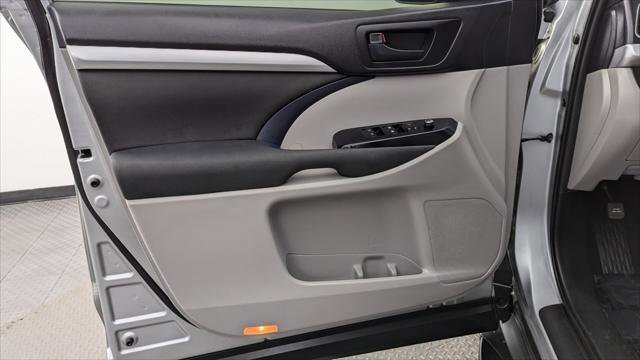 Used 2019 Toyota Highlander LE image 13