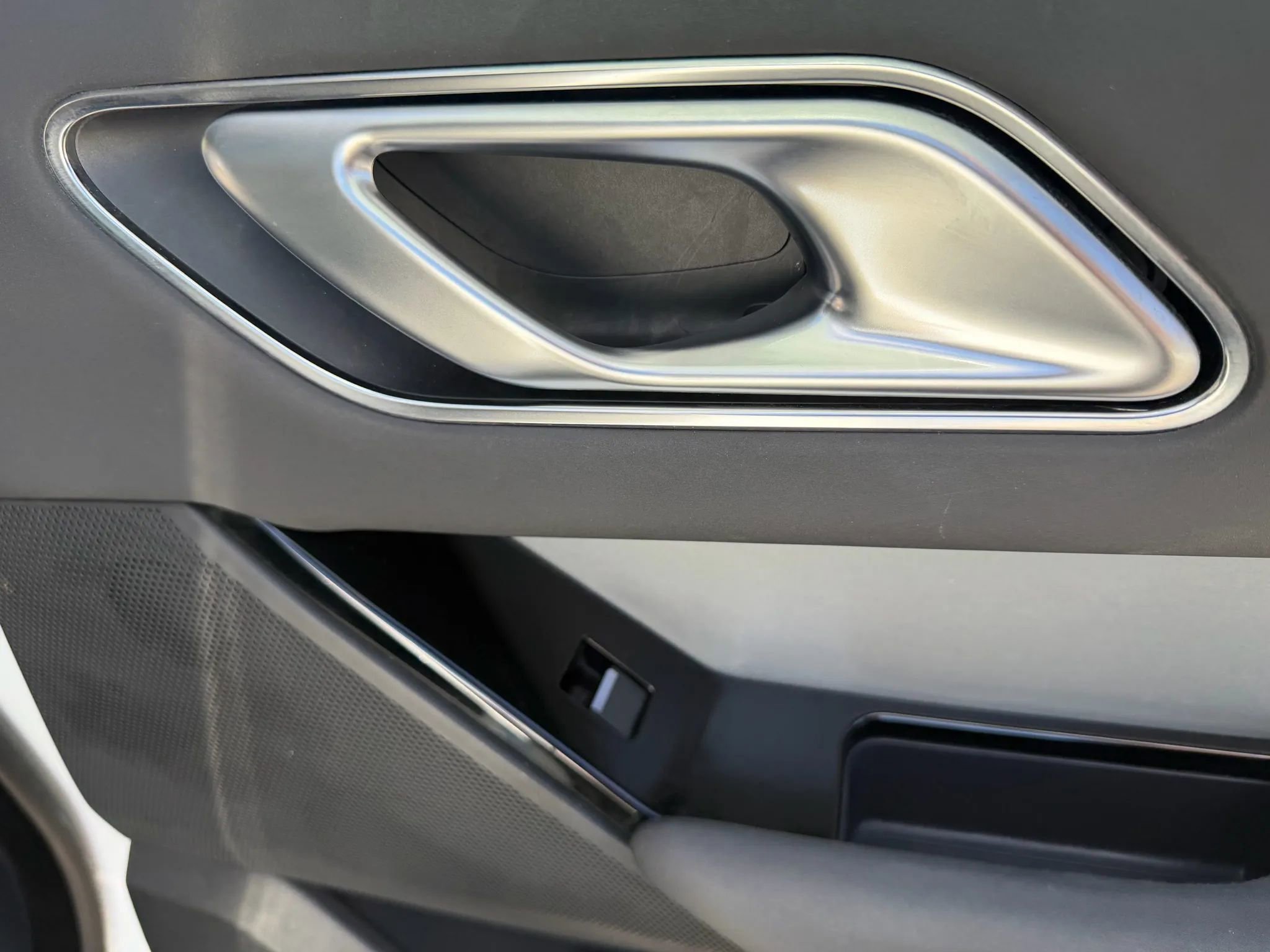 Used 2024 Land Rover Range Rover Velar S image 16