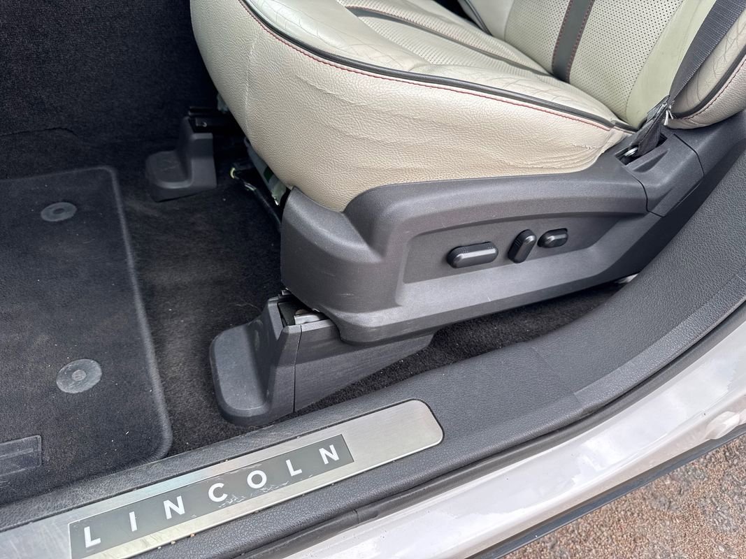 Used 2015 Lincoln MKX w/ Equipment Group 102A AWD/4WD image 38