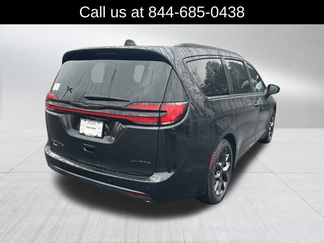 New 2026 Chrysler Pacifica Limited image 5