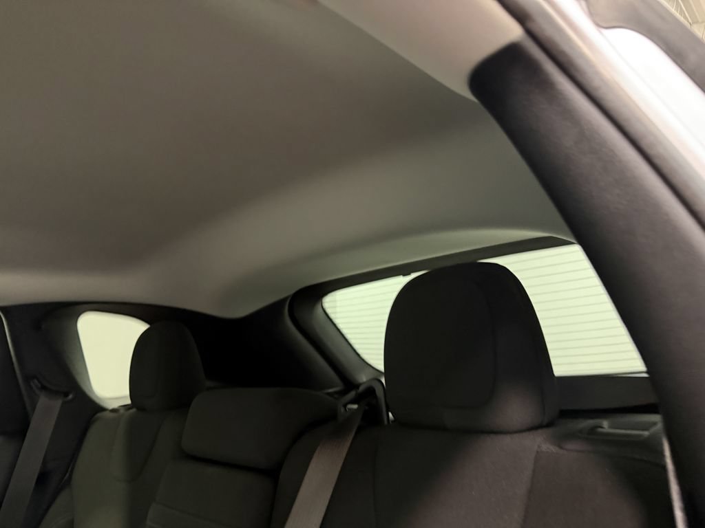 Used 2019 Jeep Cherokee Latitude w/ Comfort & Convenience Group AWD/4WD image 9