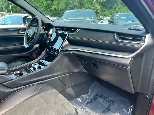 Used 2025 Jeep Grand Cherokee Altitude AWD/4WD image 27