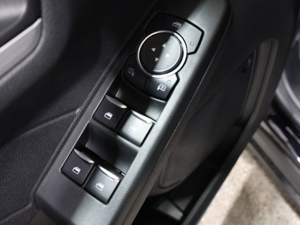 Used 2023 Ford Escape Platinum image 14