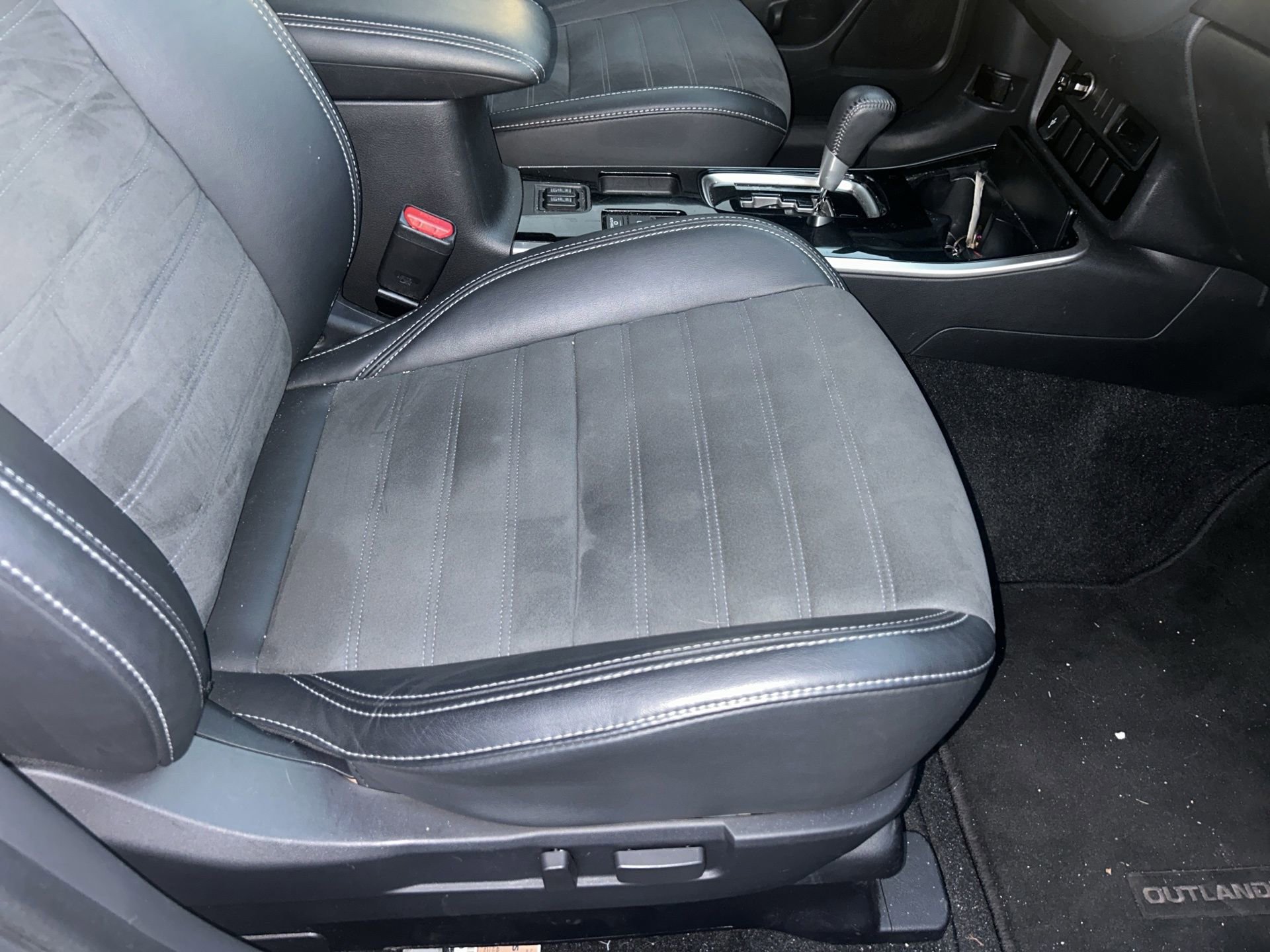 Used 2019 Mitsubishi Outlander SE image 11