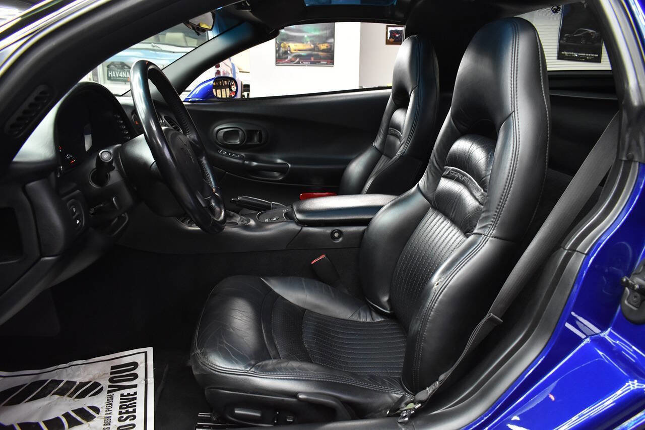 Used 2002 Chevrolet Corvette Coupe w/ Preferred Equipment Group1 RWD image 23