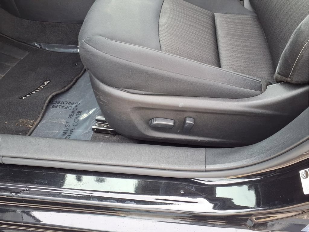 Used 2025 Nissan Altima 2.5 SV FWD image 22