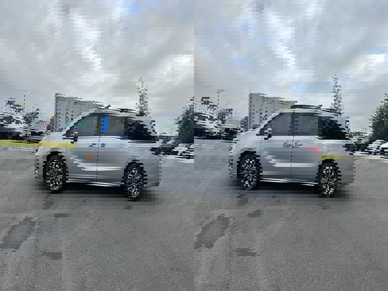 New 2026 Honda Odyssey Elite image 3