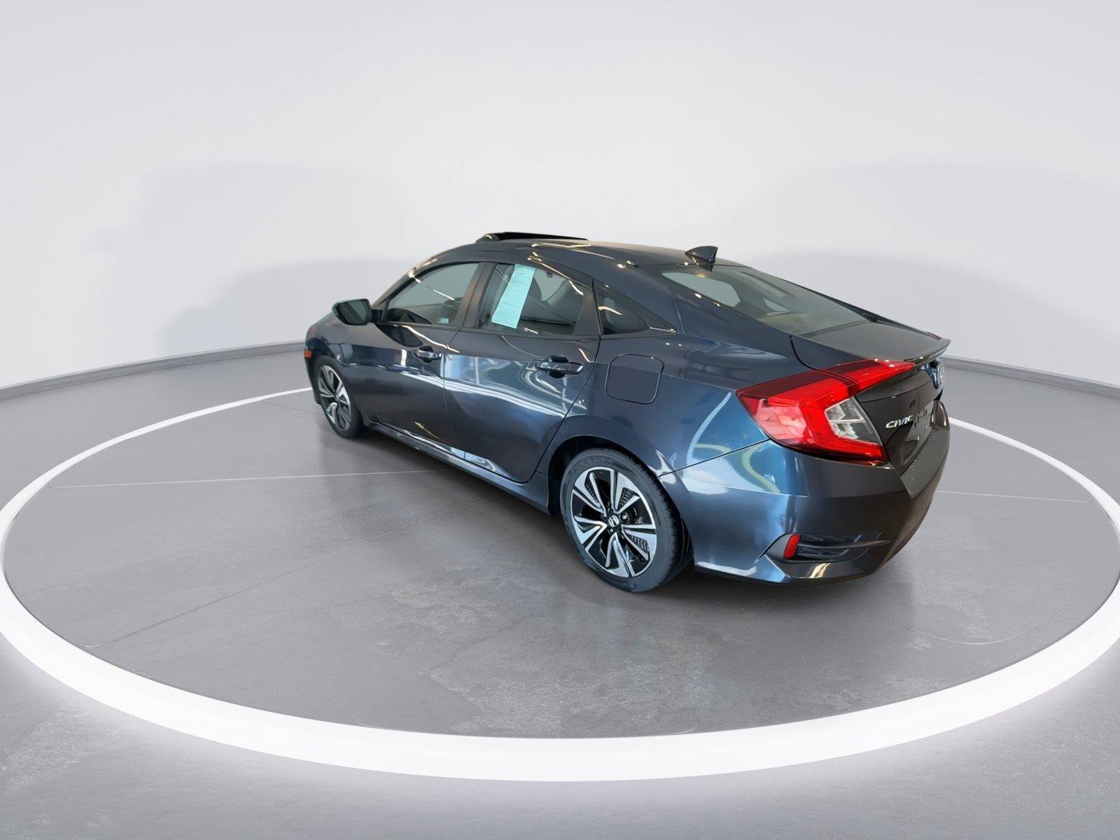 Used 2018 Honda Civic EX-L image 5