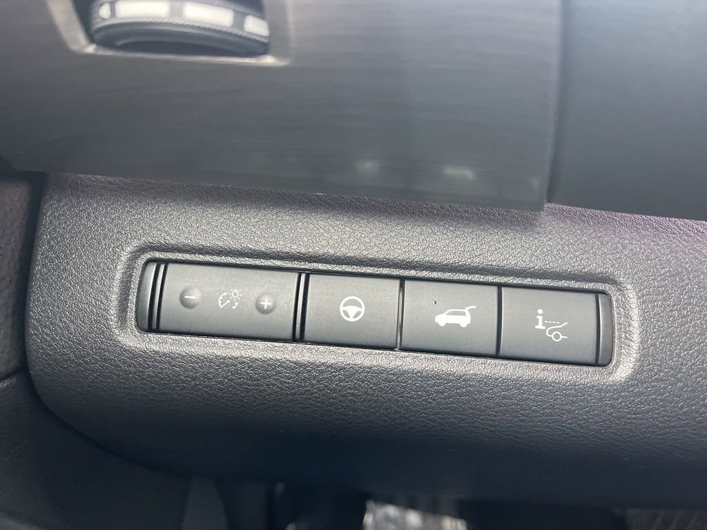 Used 2024 Nissan Pathfinder Platinum w/ Black Appearance Package image 27