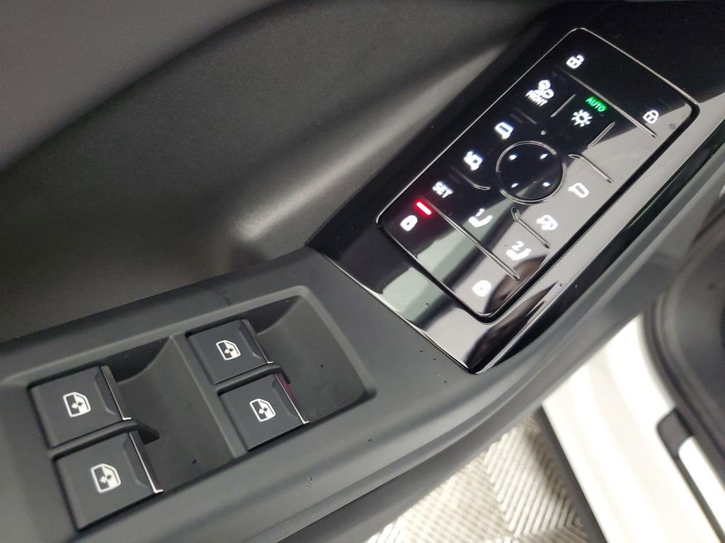 Used 2025 Audi Q6 e-tron Premium Plus w/ Premium Plus image 19
