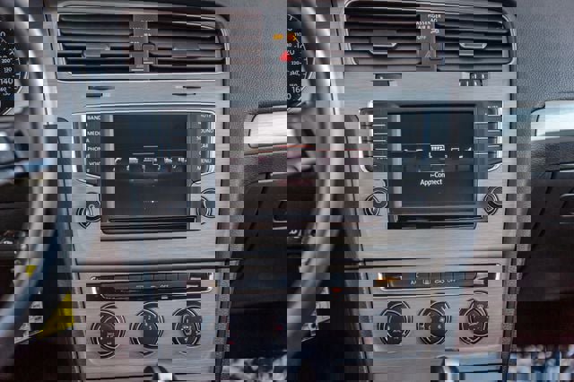 Used 2016 Volkswagen Golf S image 26