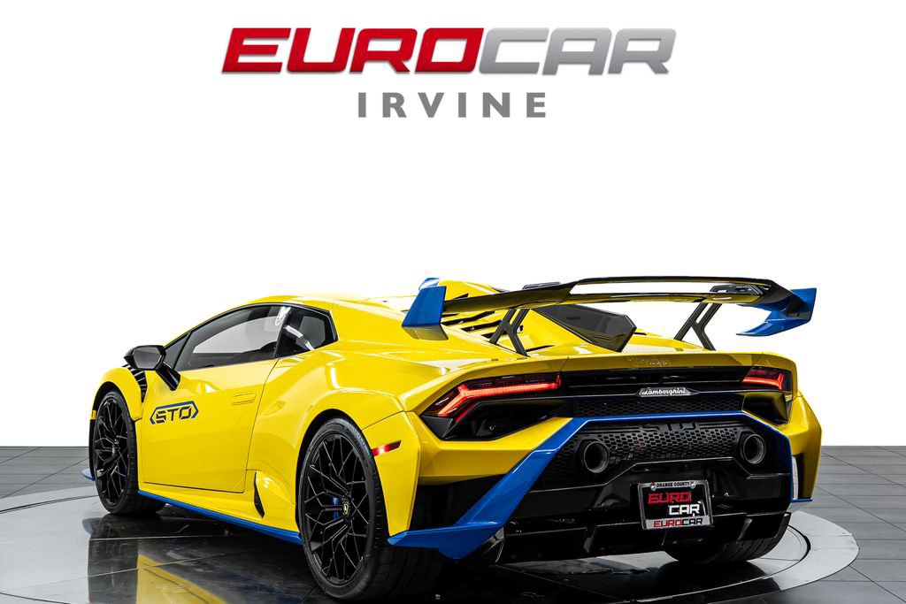 Used 2022 Lamborghini Huracan STO RWD image 3