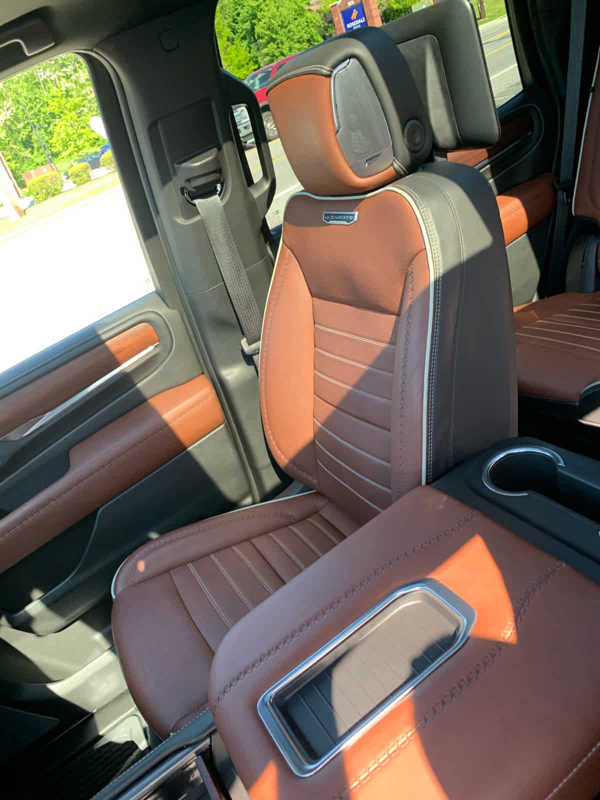 Used 2023 GMC Yukon Denali Ultimate AWD/4WD image 22