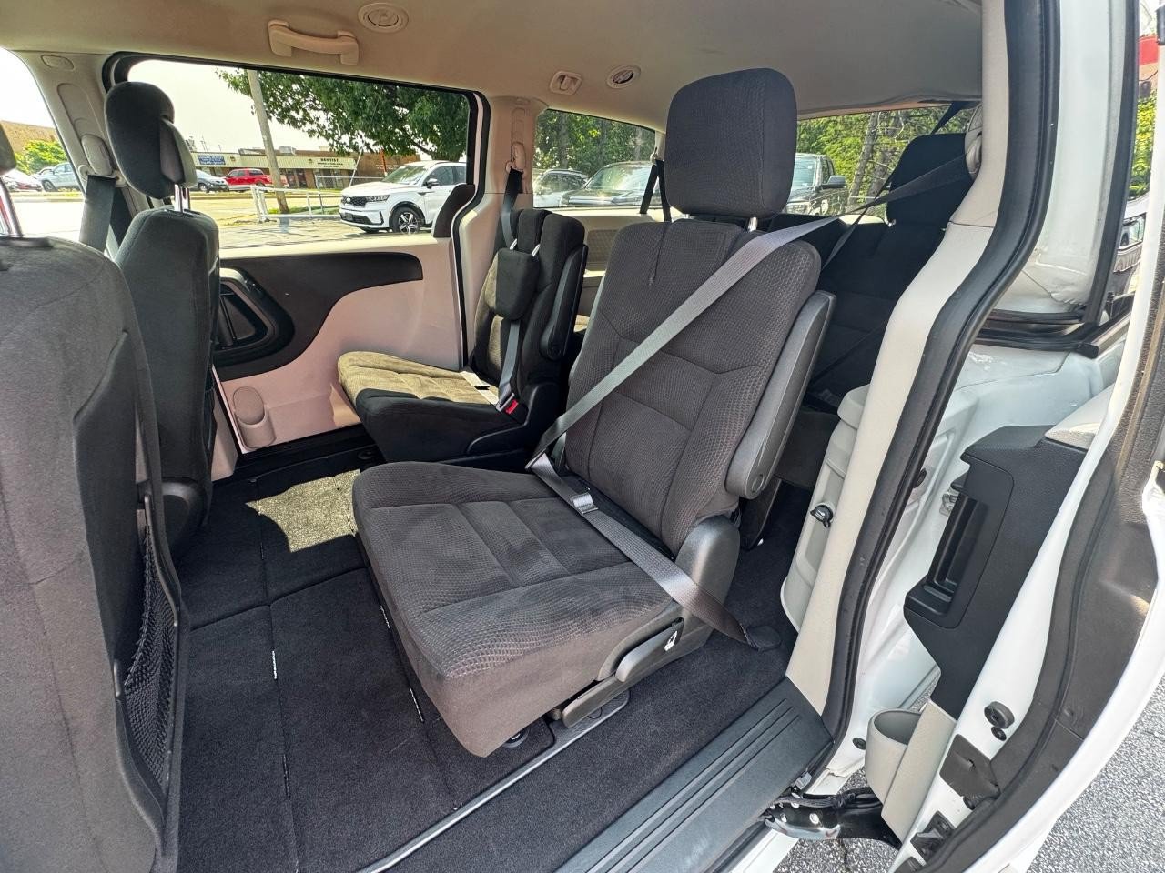 Used 2015 Dodge Grand Caravan SE w/ Quick Order Package 29E SE FWD image 17