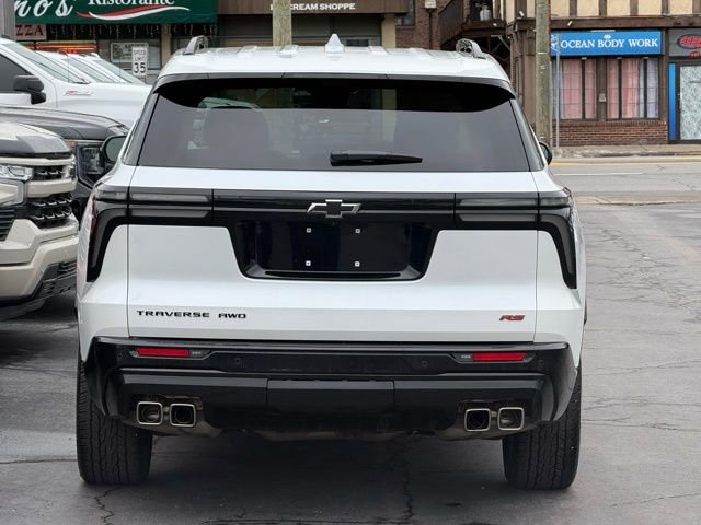 Used 2025 Chevrolet Traverse RS image 6