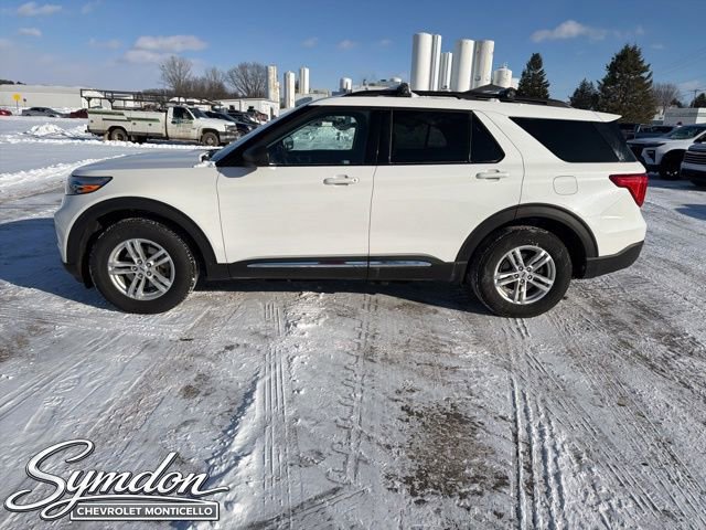 Used 2022 Ford Explorer XLT w/ Equipment Group 202A image 6