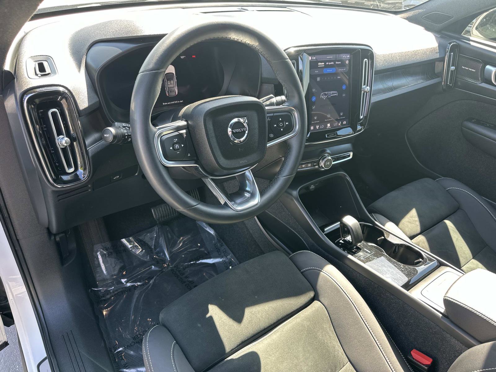 Certified 2023 Volvo C40 P8 Recharge Ultimate image 9