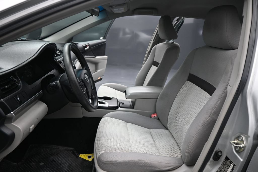Used 2014 Toyota Camry LE FWD image 9