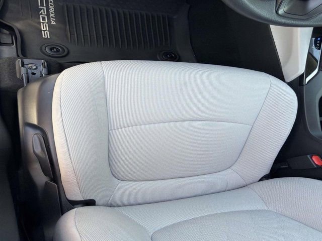 Certified 2025 Toyota Corolla Cross L image 9