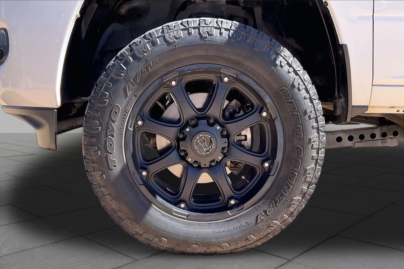 Used 2022 RAM 3500 Big Horn w/ Night Edition AWD/4WD image 12