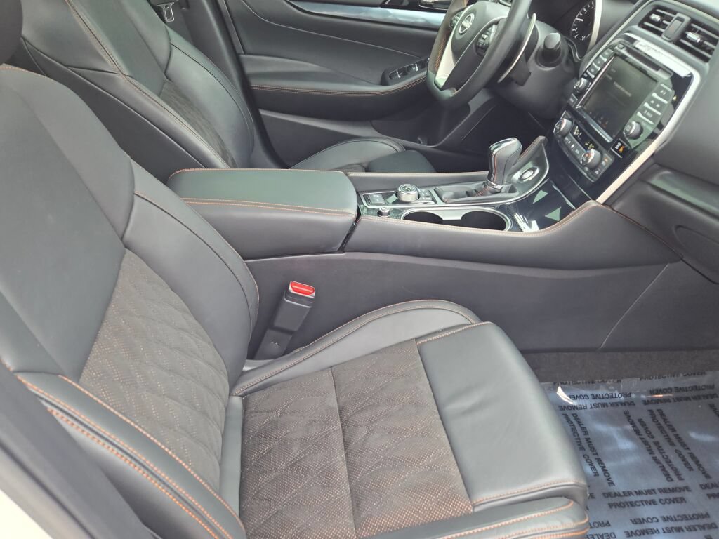 Used 2023 Nissan Maxima SR w/ Sport Mat Group FWD image 6