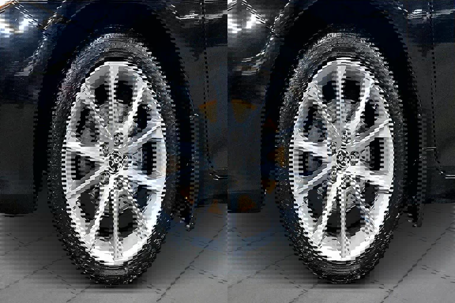 Used 2015 Toyota Camry XSE image 10