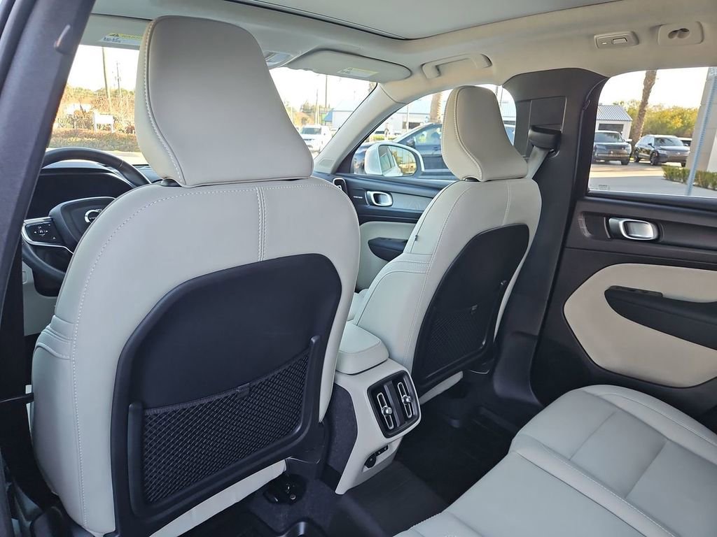 Used 2025 Volvo XC40 B5 Ultra w/ Protection Package Premier image 17