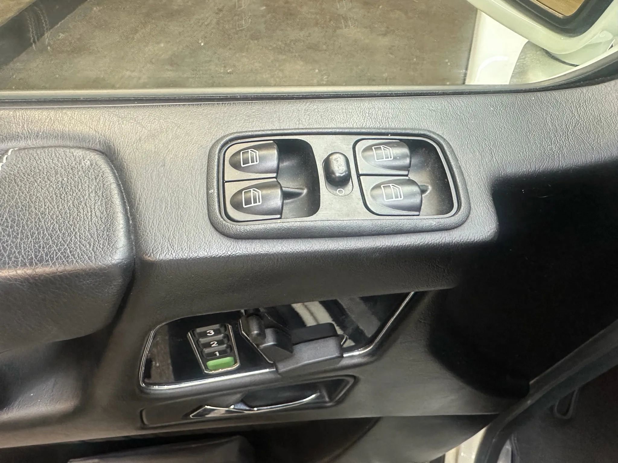 Used 2012 Mercedes-Benz G 550 image 9