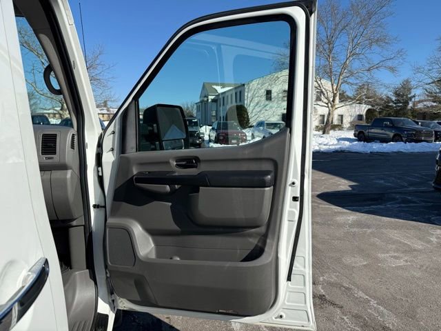 Used 2016 Nissan NV 3500 SL image 30