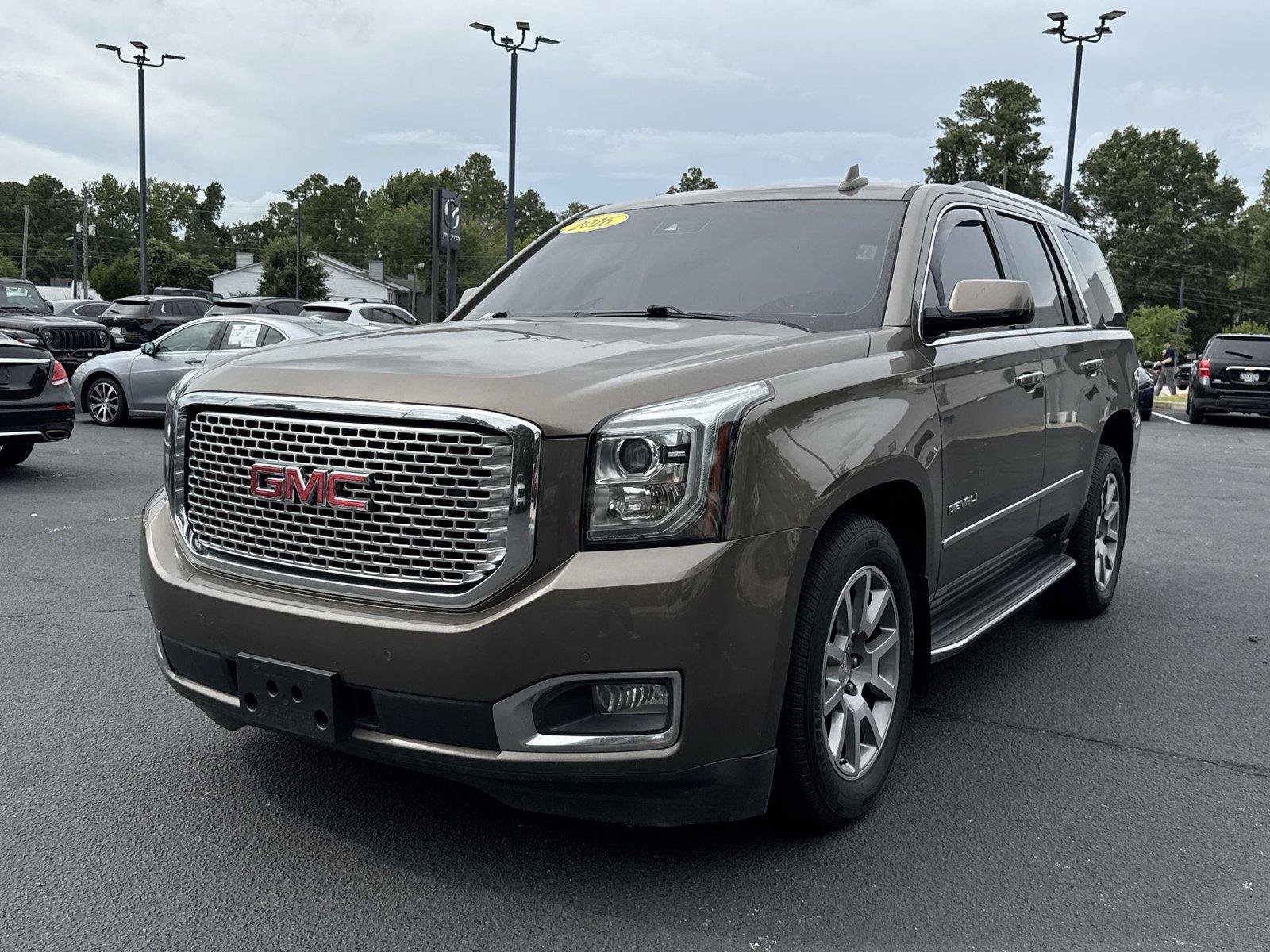 Used 2016 GMC Yukon Denali AWD/4WD image 3