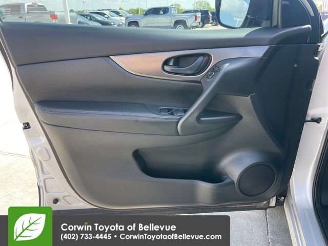 Used 2018 Nissan Rogue Sport S w/ S Appearance Package AWD/4WD image 18