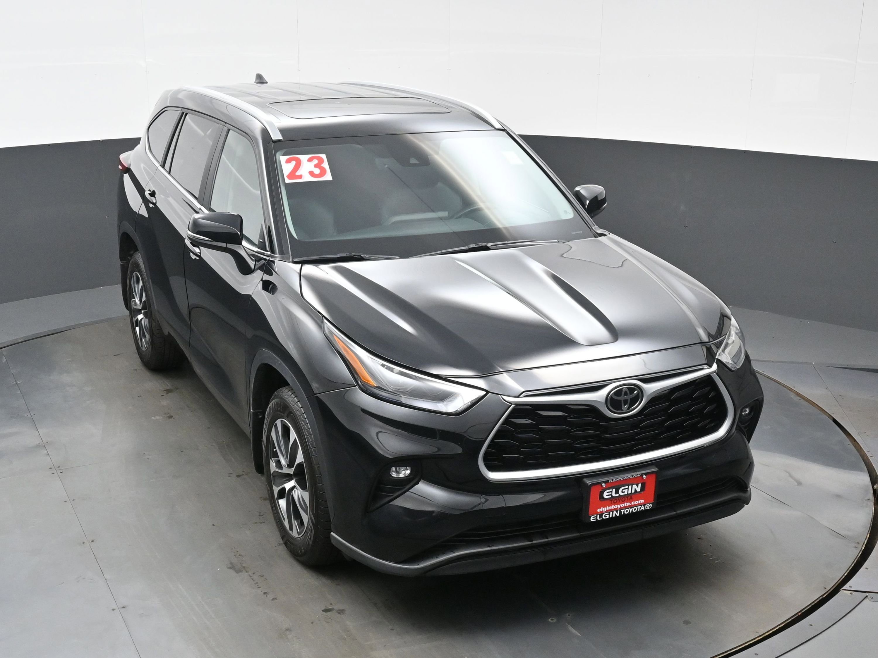Used 2023 Toyota Highlander XLE AWD/4WD image 35