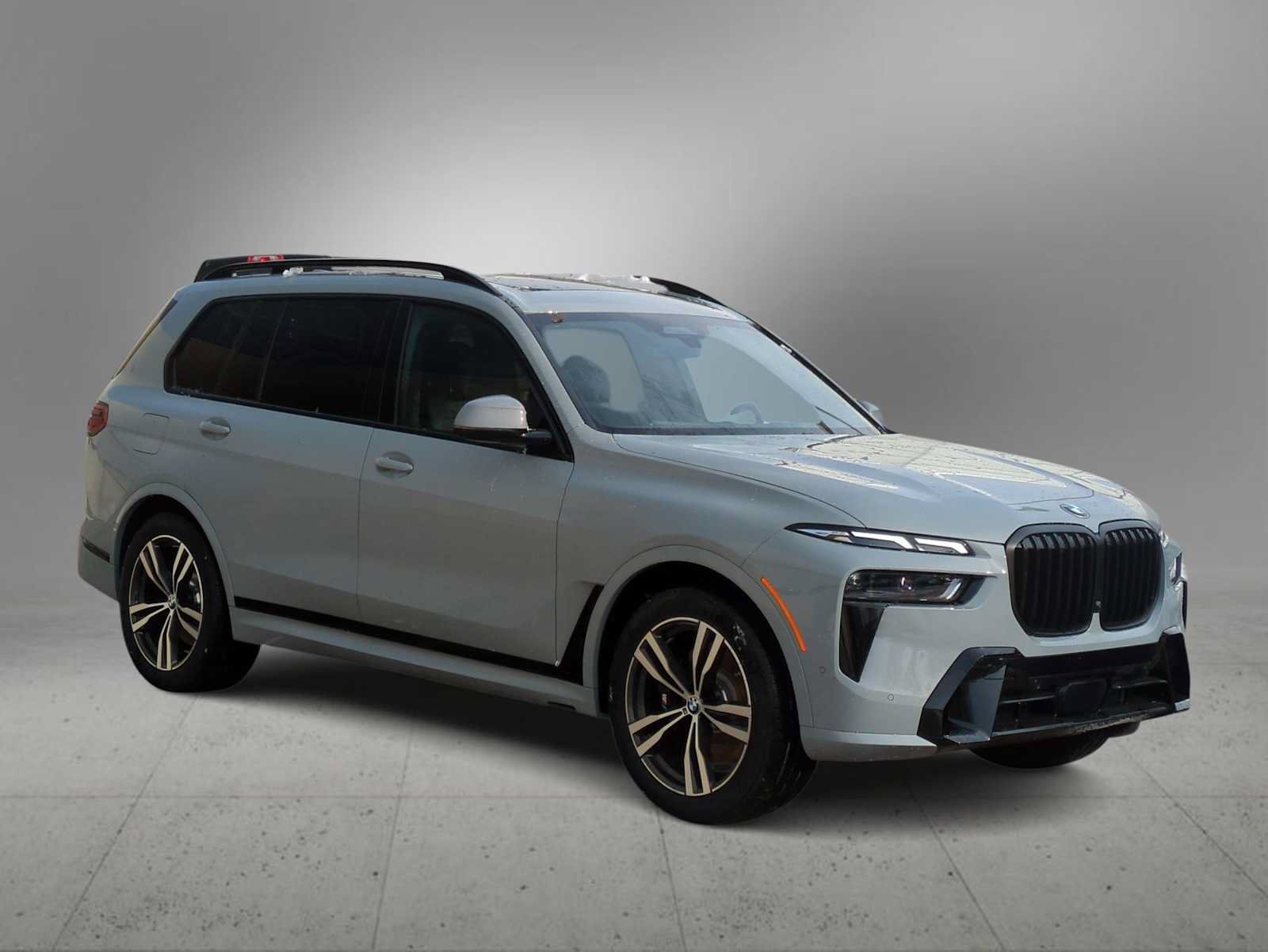 Used 2026 BMW X7 xDrive40i w/ M Sport Package AWD/4WD image 2