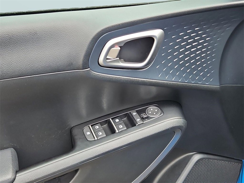 Used 2025 Kia Soul EX image 11