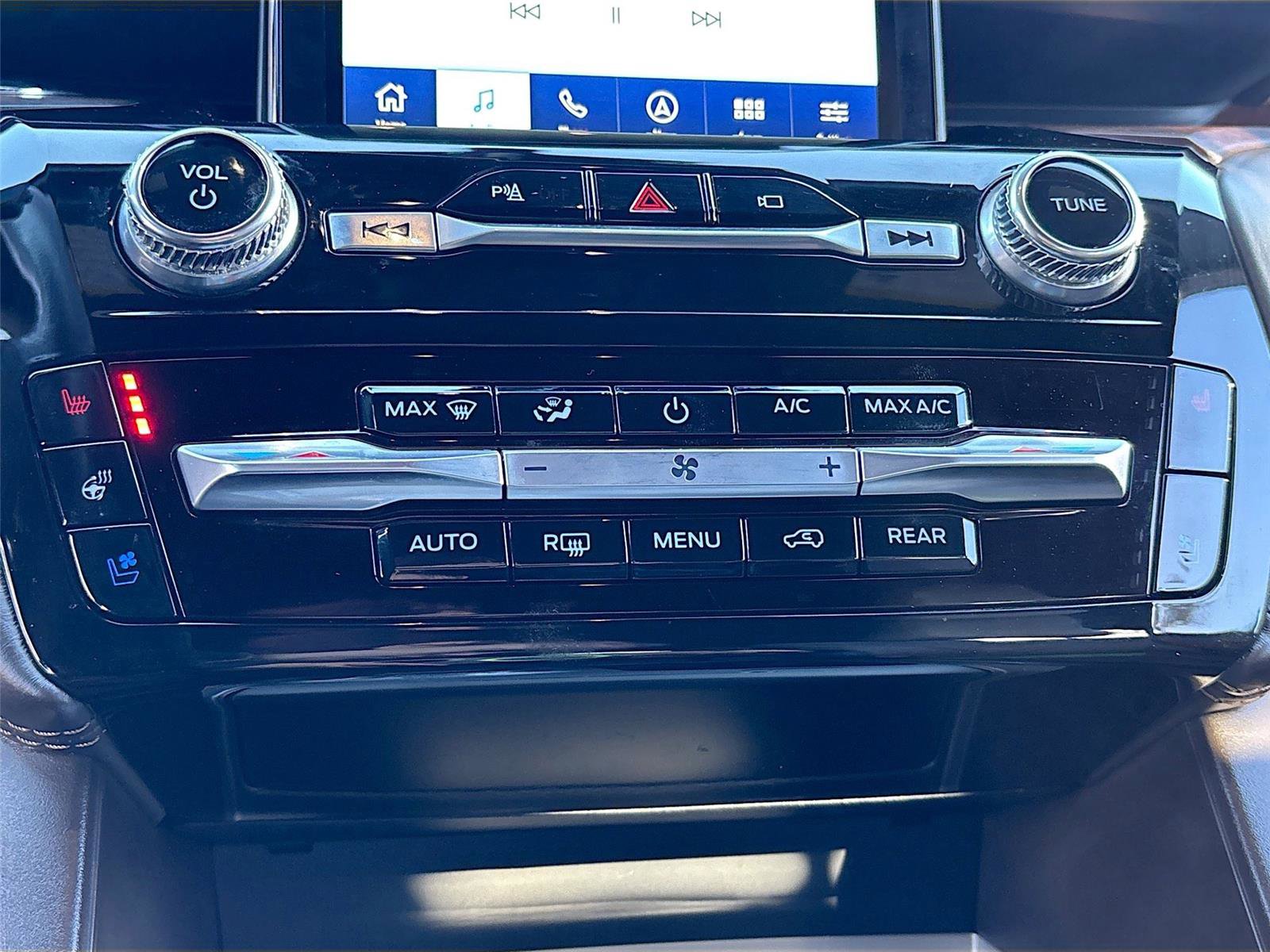 Used 2021 Ford Explorer King Ranch w/ Premium Technology Package RWD image 17