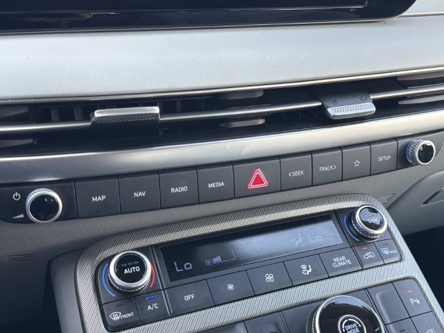 Used 2024 Hyundai Palisade SEL FWD image 32