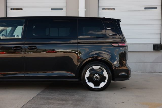 Used 2025 Volkswagen ID. Buzz Pro S RWD image 27