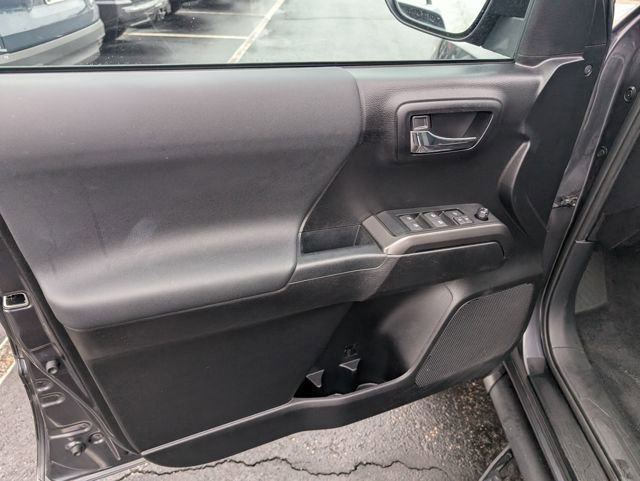 Used 2022 Toyota Tacoma TRD Sport image 15