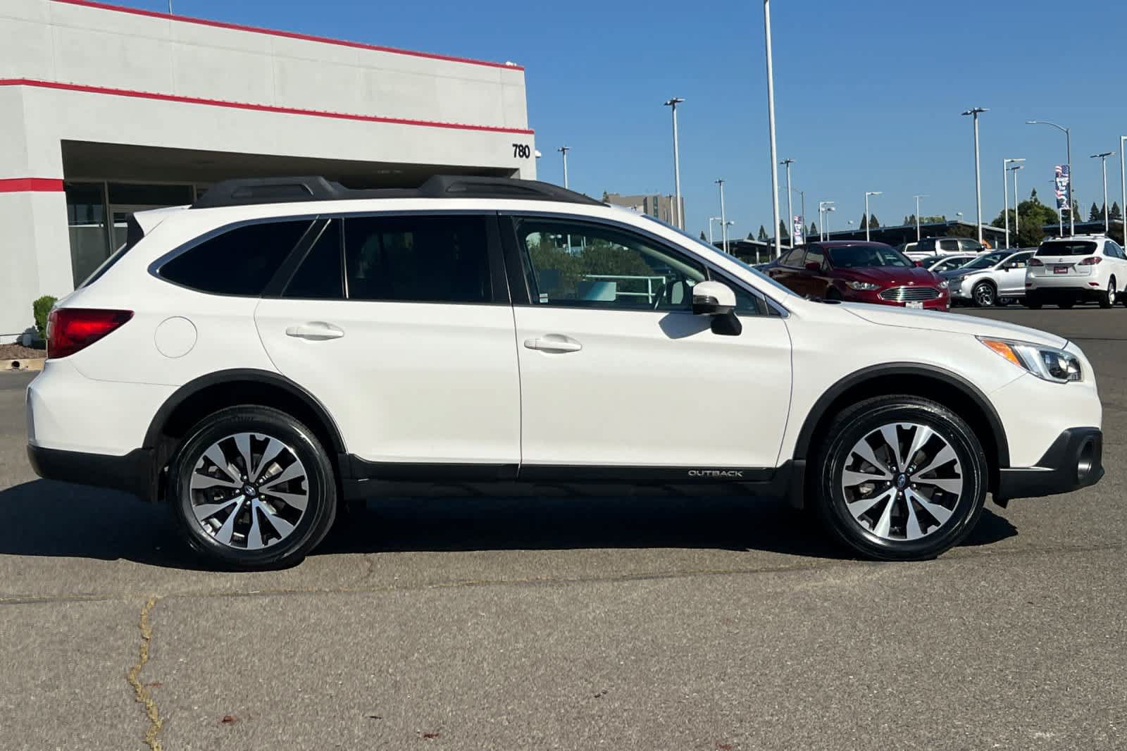 Used 2016 Subaru Outback 2.5i Limited AWD/4WD image 6