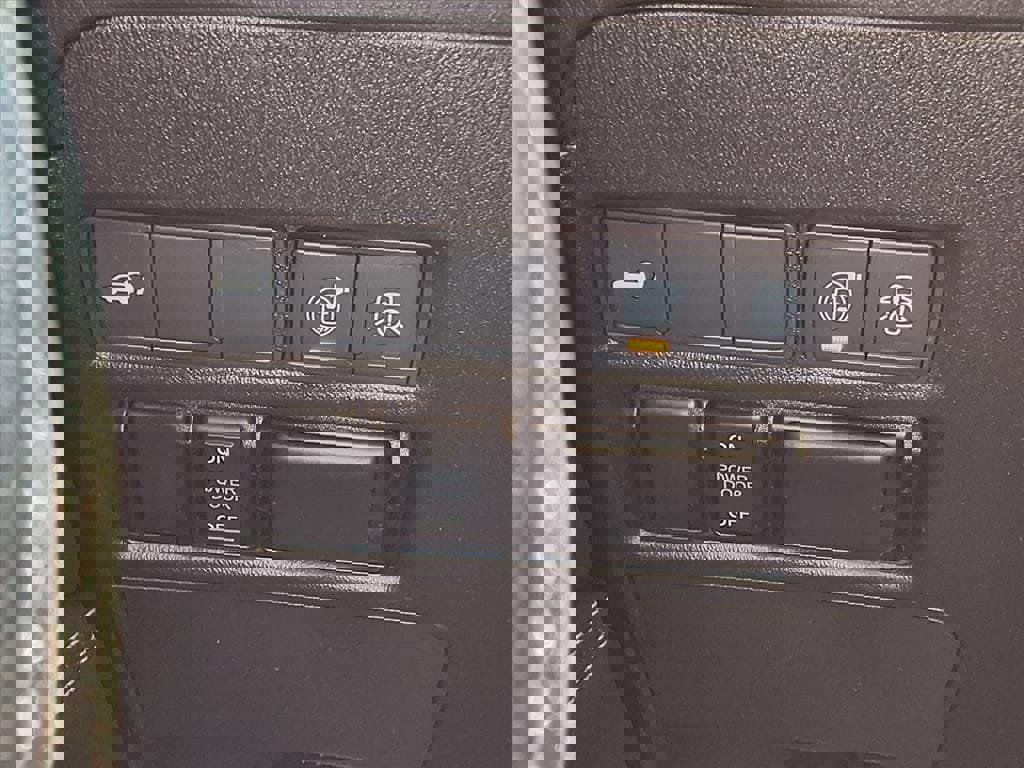 Used 2020 Nissan Armada SL w/ Premium Package image 23