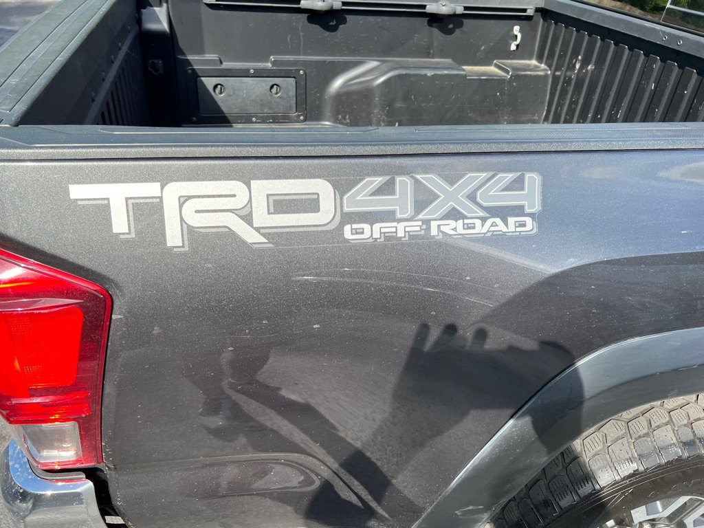 Used 2017 Toyota Tacoma TRD Off-Road image 15