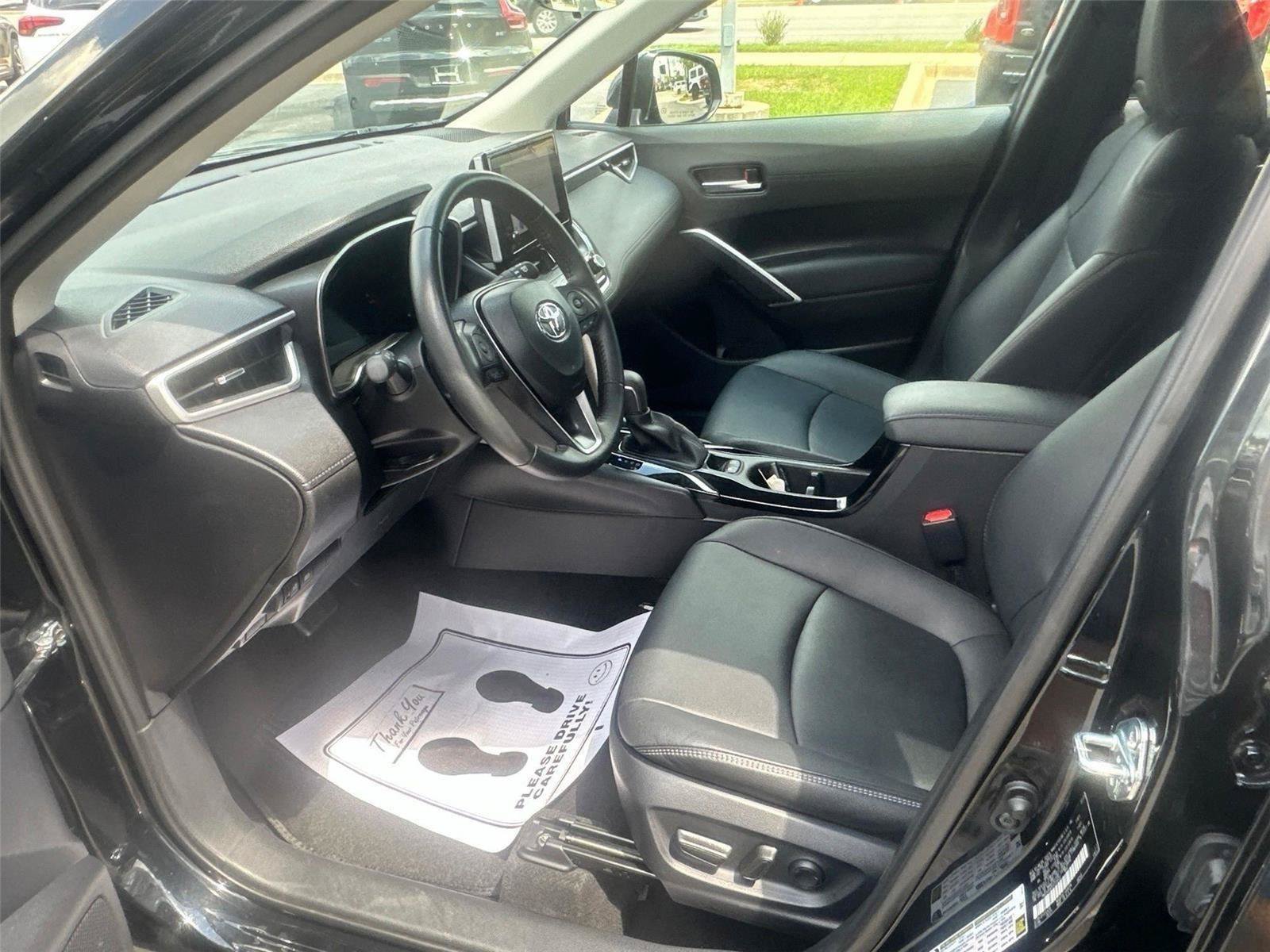 Used 2025 Toyota Corolla Cross XLE FWD image 18
