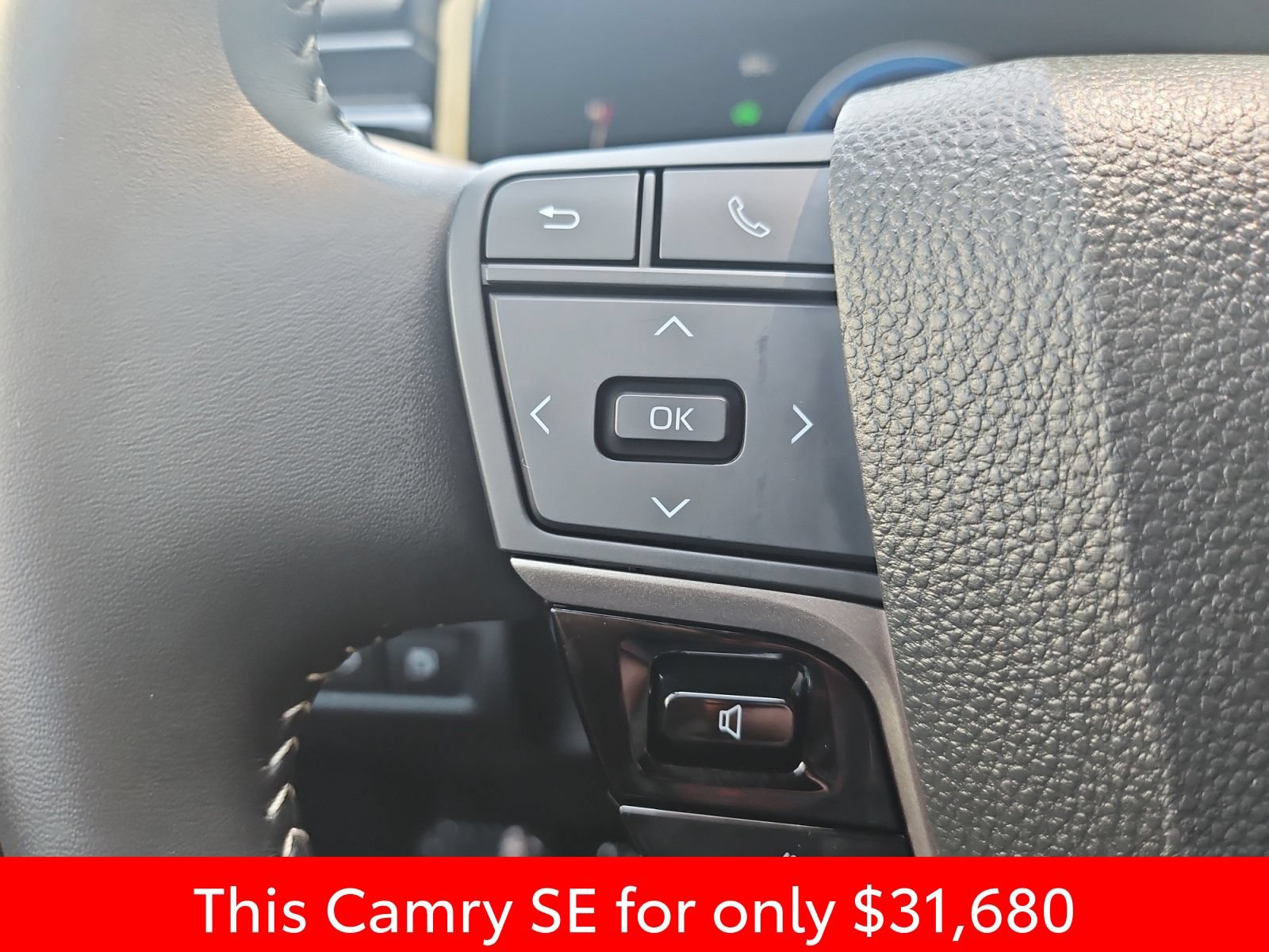 Used 2025 Toyota Camry SE FWD image 30