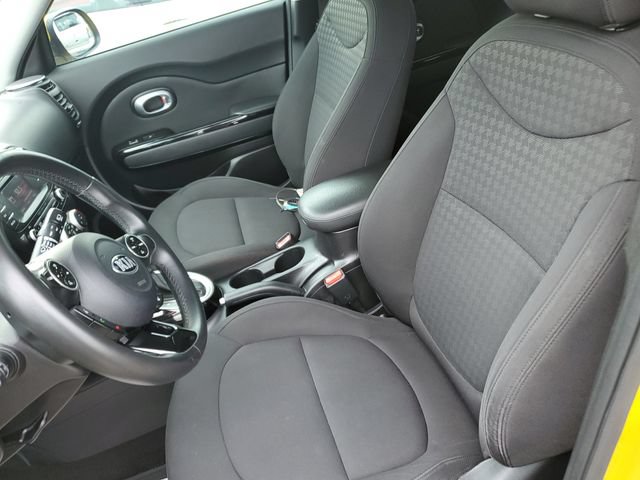 Used 2015 Kia Soul ! FWD image 16
