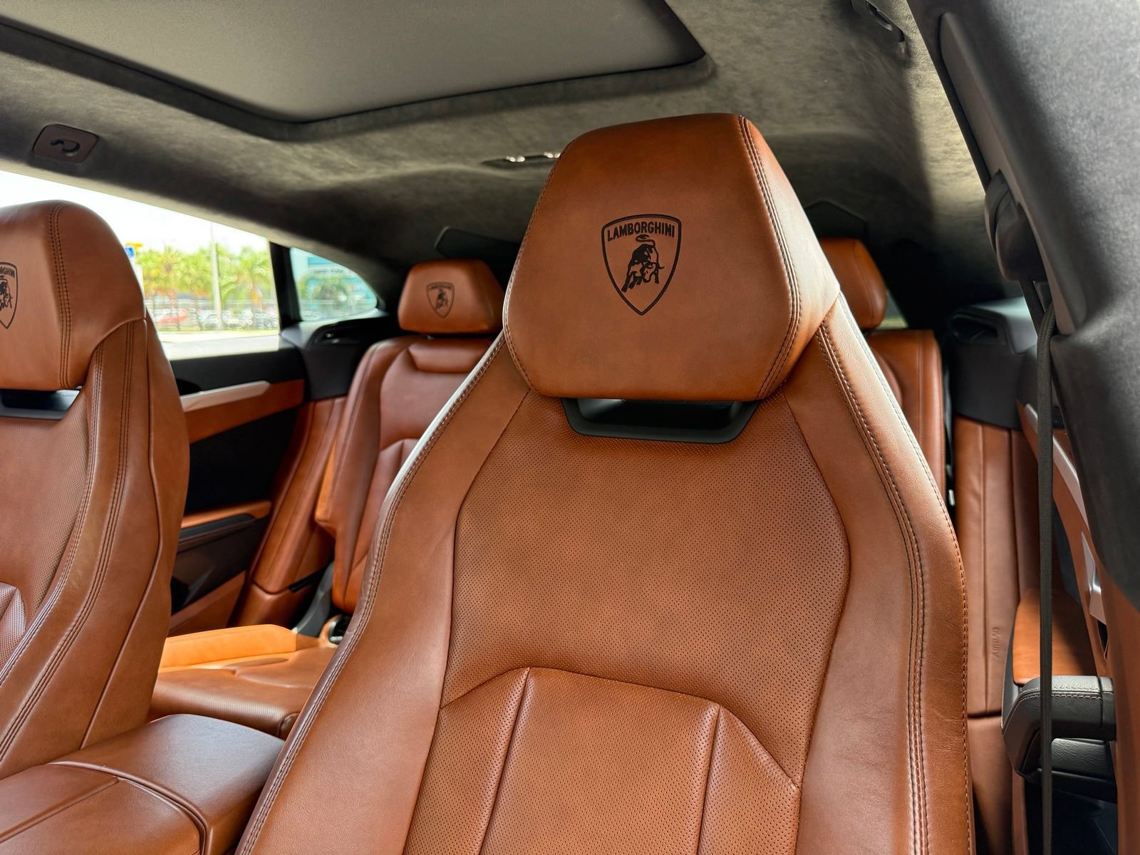 Used 2020 Lamborghini Urus AWD/4WD image 25